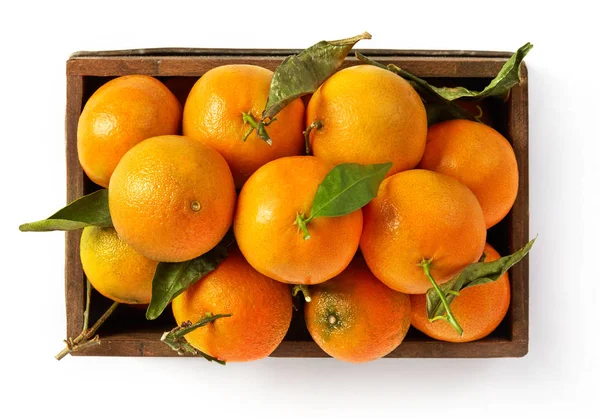 Mandarinen Einer Kiste Isoliert Auf Weiß — Stockfoto
