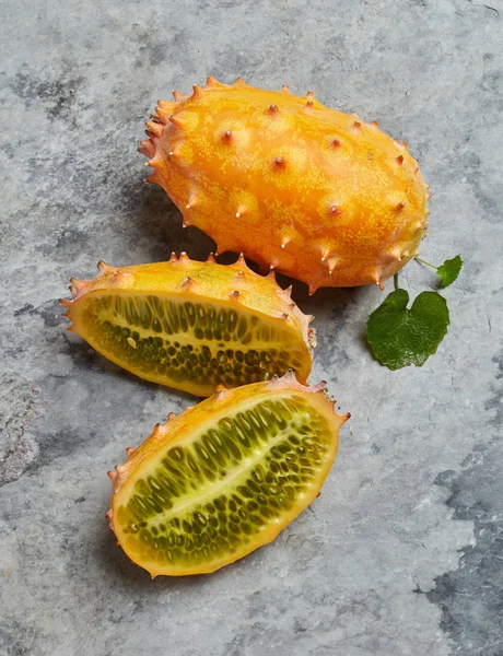 Fruta Kiwano Uma Mesa — Fotografia de Stock