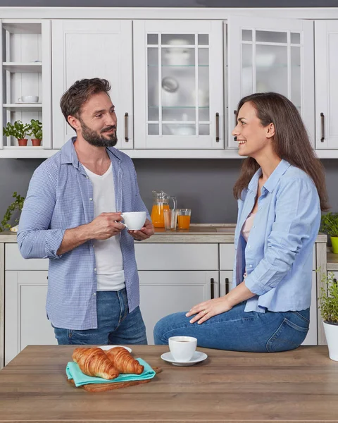 Ungt Par Köket Morgonen — Stockfoto