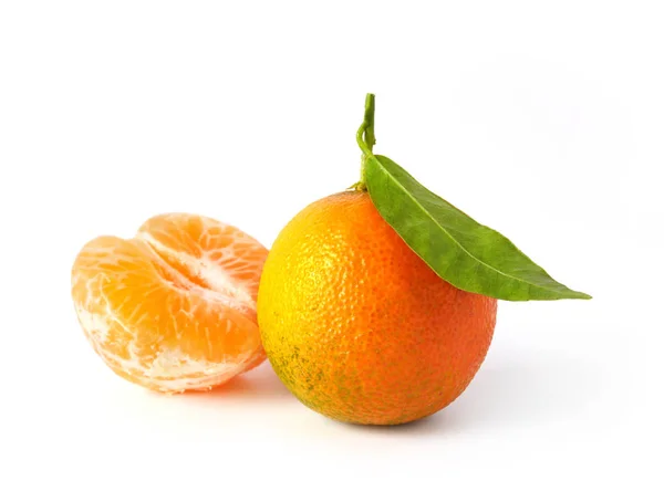 Tangerinas frescas sobre branco — Fotografia de Stock