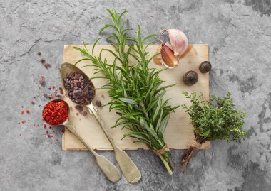 Otlar ve baharatlar karışım