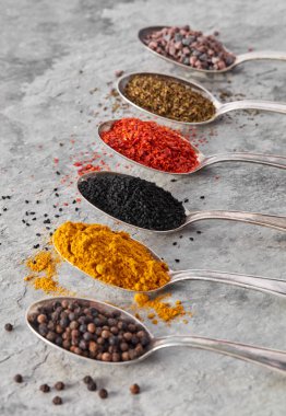 Kaşıksiyah kimyon ve diğer baharatlar