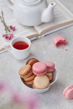 Bademli kurabiye ve çay