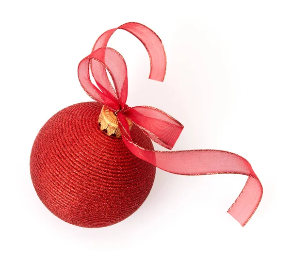 Rode Kerstmis bal met lint — Stockfoto