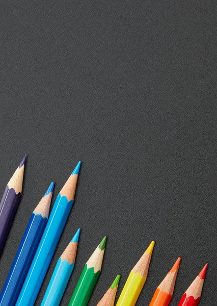 Többszínű Ceruzák Fekete Alapon — Stock Fotó