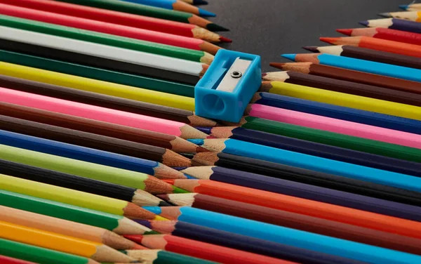 Többszínű Ceruzák Fekete Alapon — Stock Fotó