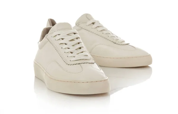 Chaussures Décontractées Cuir Blanc Sur Blanc — Photo