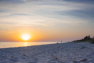 Huzurlu ve güzel gün batımı anlarında Kılburun, Ukrayna. Ağustos sonunda alınan resim.