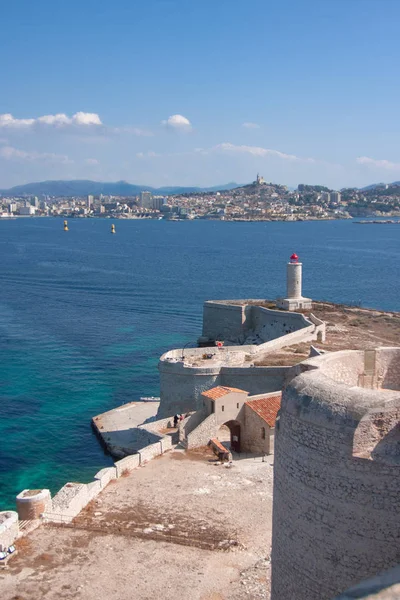 Marsilya üzerinden Eğer Castle, panoramik görünüm.