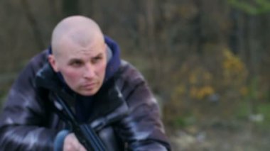 Asi bir silah nişan ile