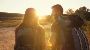 Kaç gün batımında sırt çantaları ile hiking