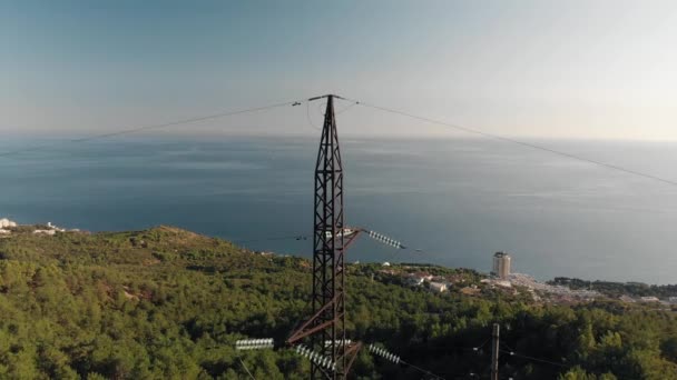 Torre de alto voltaje cielo aéreo — Vídeos de Stock