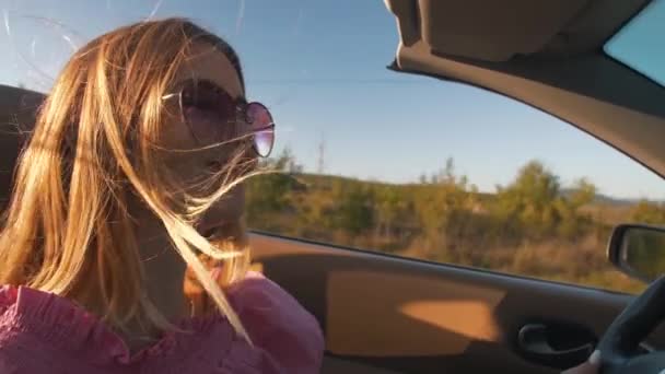 Woman drive cabriolet — Stock Video