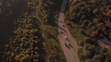 Yolda trafik vardı.