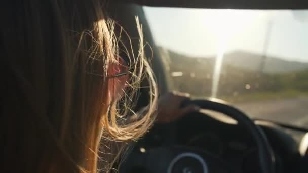 Woman drive convertible car — 图库视频影像