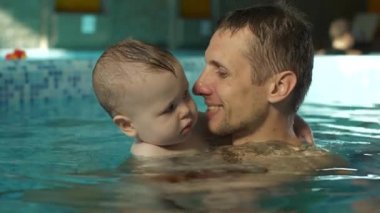 Baba ile oğlu havuzu