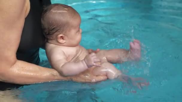 Baby do exercises in the pool — Stock Video