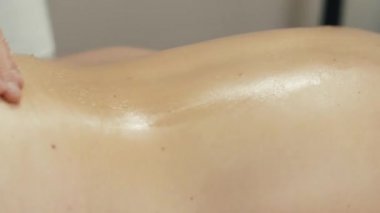 Güzellik Spa yağı ile masaj