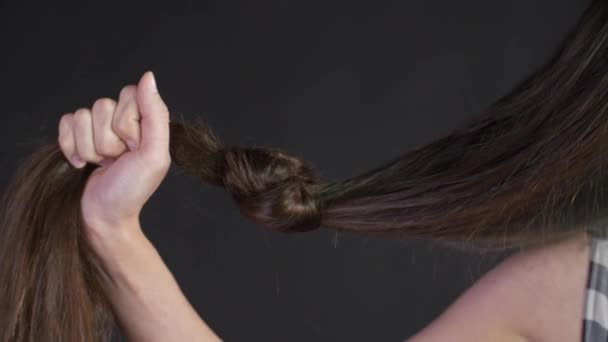 Nudo de pelo castaño — Vídeos de Stock