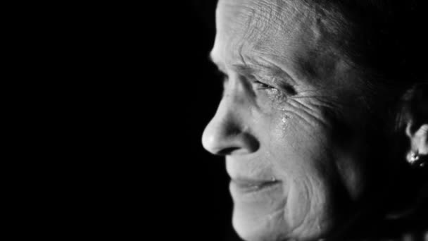 Mujer desesperada llorando — Vídeos de Stock