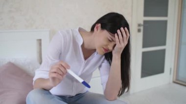 Hamilelik testi ile depresif kadın