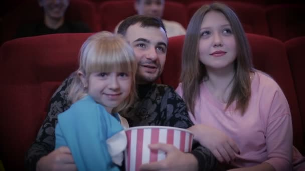 Family watching movie in cinema — Stock Video