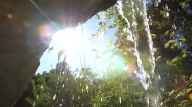 Yeşil orman küçük şelale