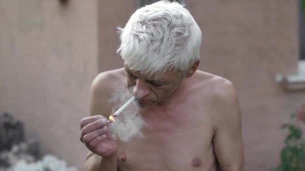 Rural man smoking a cigarette — Stock Video