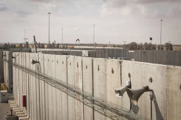 Concrete Wall Israel Gaza Border Israeli Trucks Goods Supply Wait — Stock Photo, Image