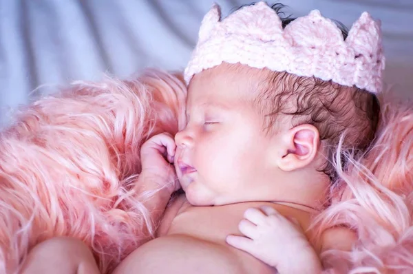 Cute Caucasian Newborn Baby Girl Textile Crown Sweet Little Princess — Stock Photo, Image