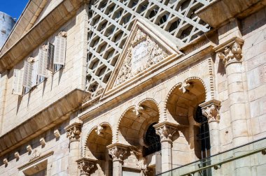 Hebron, İsrail. 25 Eylül 2018. Ünlü Beit Hadassah bina cephe. Tarihi Hastanesi ve 1929 Arap isyanı tarafından etkilenen Hebron Yahudi toplumunun merkezi olduğunu.