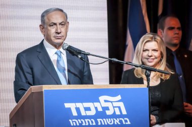 Tel Aviv, İsrail. 17 Mart 2015. Başbakan, İsrail Benjamin Netanyahu ile eşi Sara Netanyahu onu parlamento seçimleri günün sonunda konuşan tarafından.
