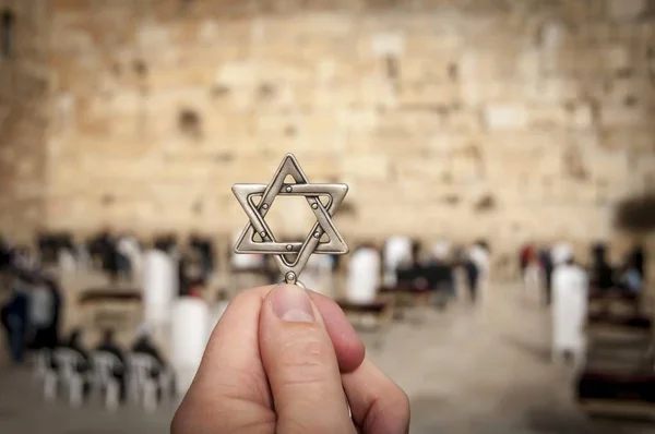 Jerusalem Israel Februari 2019 Handen Håller Davidsstjärna Judisk Religiös Symbol — Stockfoto