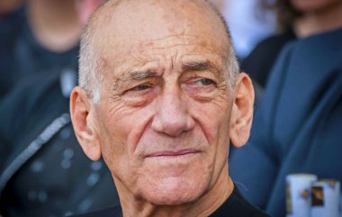 Rishon Letzion, İsrail. 20 Mart 2019. Ehud Olmert, İsrailli politikacı, eski İsrail Başbakanı kalabalık kamu parki Kazakistan Büyükelçiliği tarafından Nauryz kutlama sırasında.