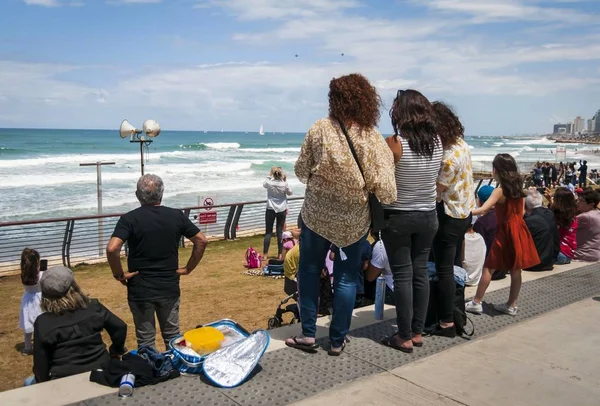 Tel Aviv Israel Maio 2019 Homem Caucasiano Israelense Agitando Bandeira — Fotografia de Stock