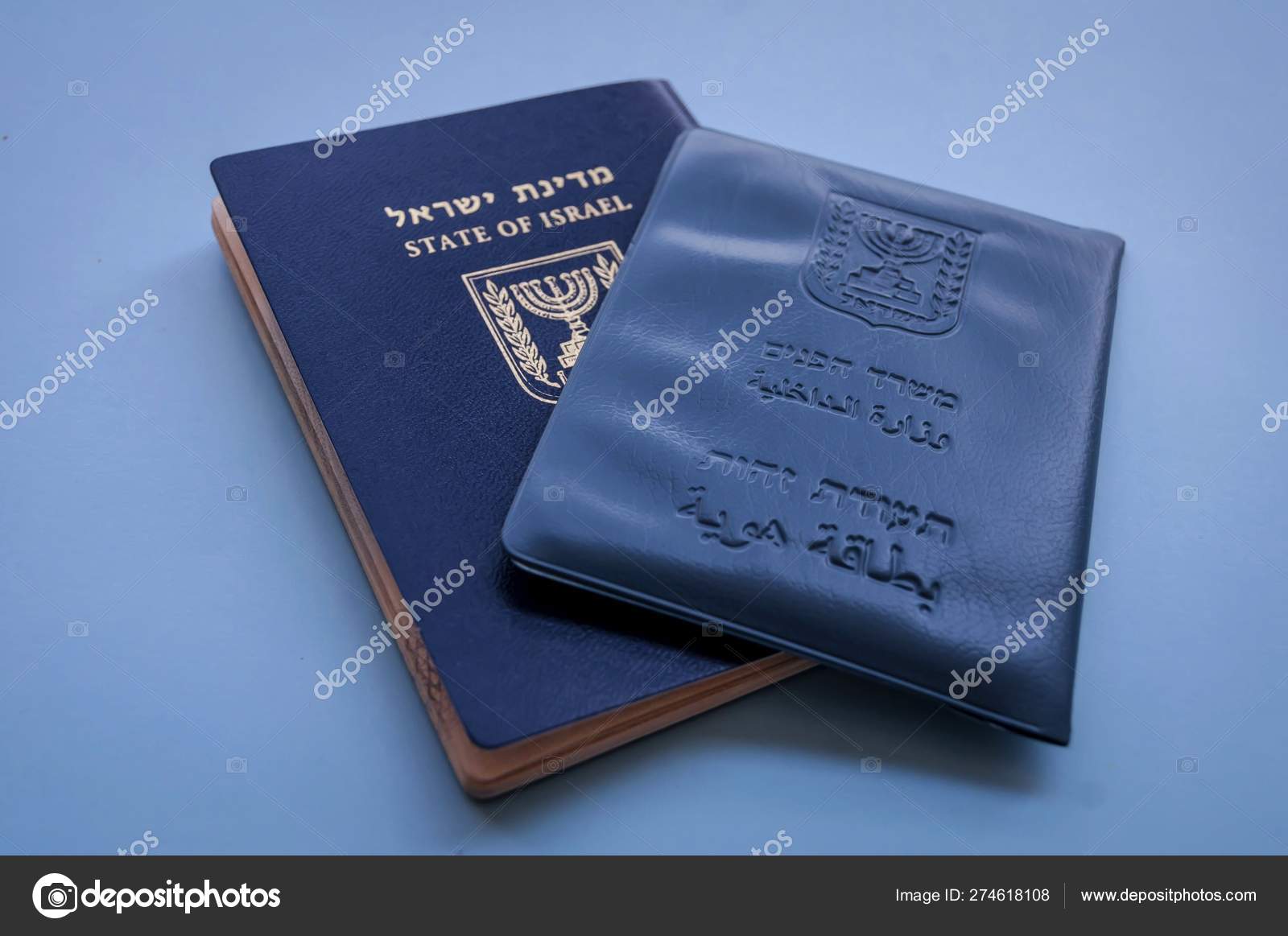 以色列官方文件以色列护照和国民身份证背景为浅蓝色并带有以色列小国旗以色列公民概念——图库图片© Roman_Yanushevsky #274618108