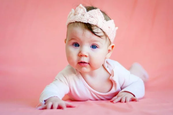 Cute Healthy Blue Eyed Caucasian Infant Baby Girl Textile Crown — Stock Photo, Image