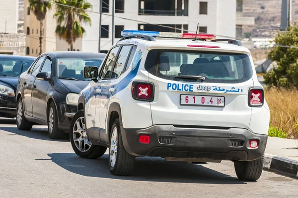 Ramallah, Filistin. 31 Ağustos 2019. Ramallah şehir merkezinde Filistin trafik polisi arabası. Filistin güvenlik gücü kavramı imajı.