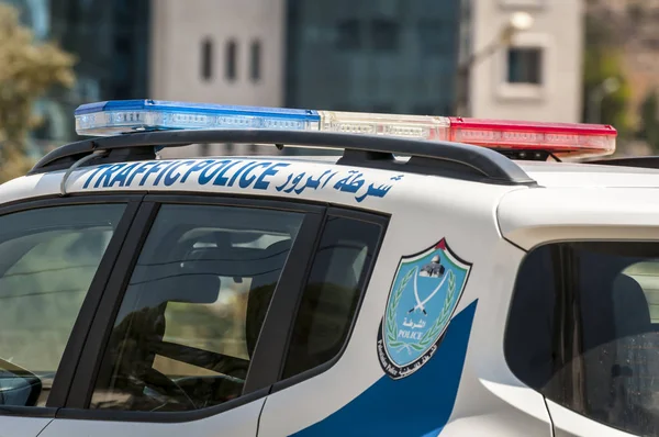 Ramallah, Filistin. 31 Ağustos 2019. Ramallah şehir merkezinde Filistin trafik polisi arabası. Filistin güvenlik gücü kavramı imajı.