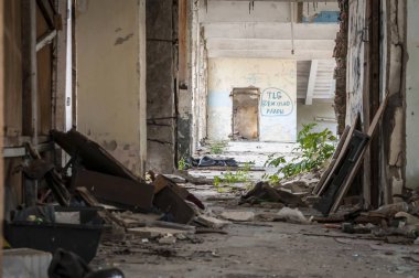 Bender, Transnistria, Moldova. 24 Ağustos 2019. Dinyester Nehri kıyısında Sovyet döneminde terk edilmiş nehir istasyonu binasının iç. 1990'ların başında terk edilmiş ve ihmal edilmiş..