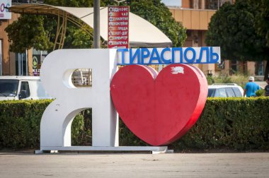 Tiraspol, Transnistria, Moldova. 24 Ağustos 2019. Tanınmayan Pridnestrovian Moldavya Cumhuriyeti'nin başkenti Tiraspol'ün merkezinde Rusça 