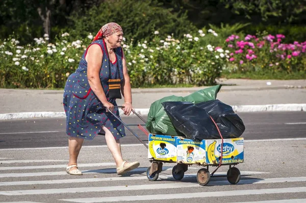 Tiraspol Transnistria Moldova Agosto 2019 Vecchia Donna Abito Estivo Leggero — Foto Stock