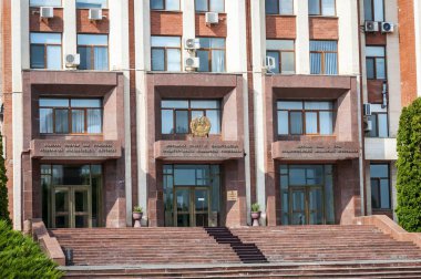 Tiraspol, Transnistria, Moldova. 24 Ağustos 2019. Yüksek Konsey ve Pridnestrovian Moldavya Cumhuriyeti Hükümeti, Moldova içinde ayrılıkçı bir cumhuriyet devleti ana girişi.