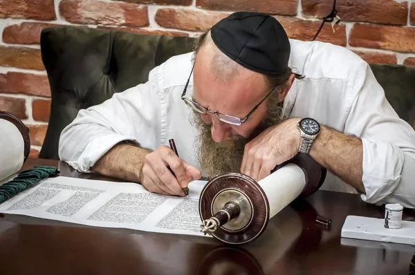 Chisinau Moldova Agosto 2019 Escriba Tradicional Judaica Torá Stam Mais — Fotografia de Stock