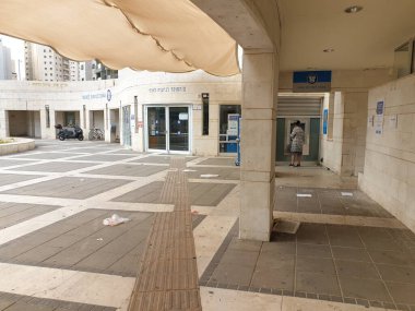 Sakin ol, israil. Ağustos 05, 2020. Bir Bituach Leumi ofisi, Holon şubesindeki İsrail Sosyal Sigorta Enstitüsü. Ulusal Sigorta Enstitüsü konsepti.