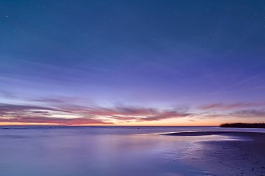 Uzun pozlama dramatik gün batımı arka planı için