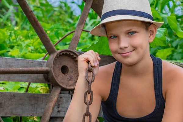 Estate Ragazzo Bambino Cappello Natura Felice Sulla Natura Nel Villaggio — Foto Stock