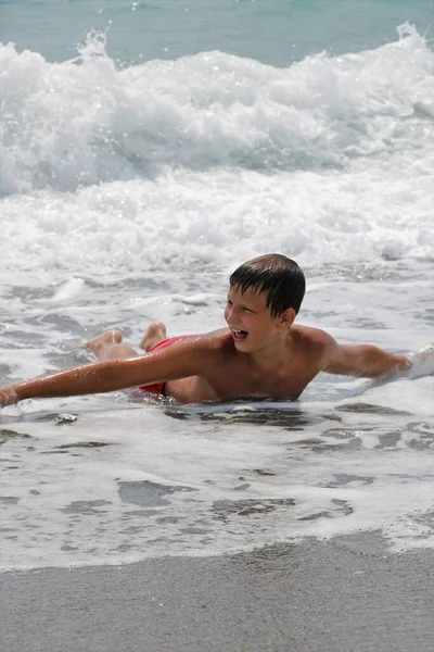 Mar Océano Grande Ola Bebé Hermoso Verano Bañado Traje Baño — Foto de Stock