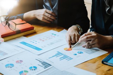 İş adamları stratejisi analiz kavramı planlama toplantısı