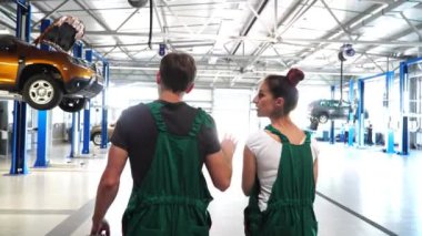 İki otomatik mekanik, gitmek-den geçerek belgili tanımlık hizmet, araba tekerleği bakım kolaylığı bak.